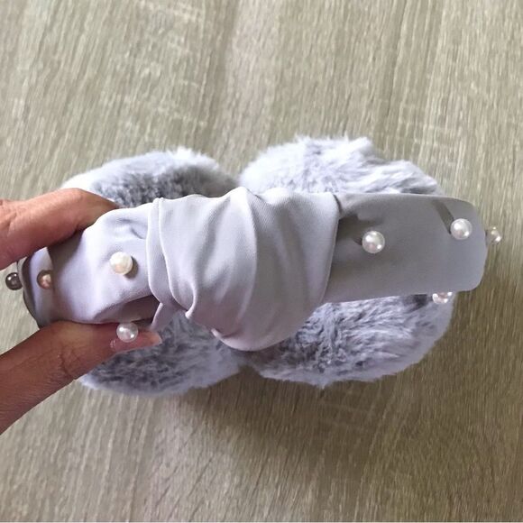 NWOT … Knotted Pearl Studded Headband Earmuffs - Picture 3 of 3